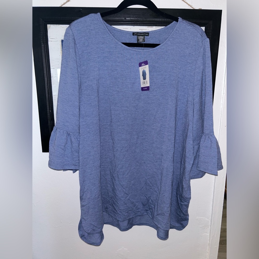 NWT Adrianna Papell Blouse. Bell sleeve XXL. Color Heather Chambray